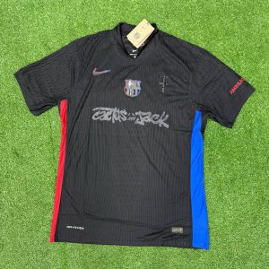 کیت دوم بارسلونا ترویس اسکات ۲۰۲۵ (تمام مشکی)