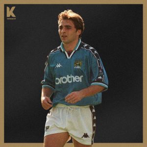 کیت اول منچسترسیتی 1998 با چاپ کین کالادزه